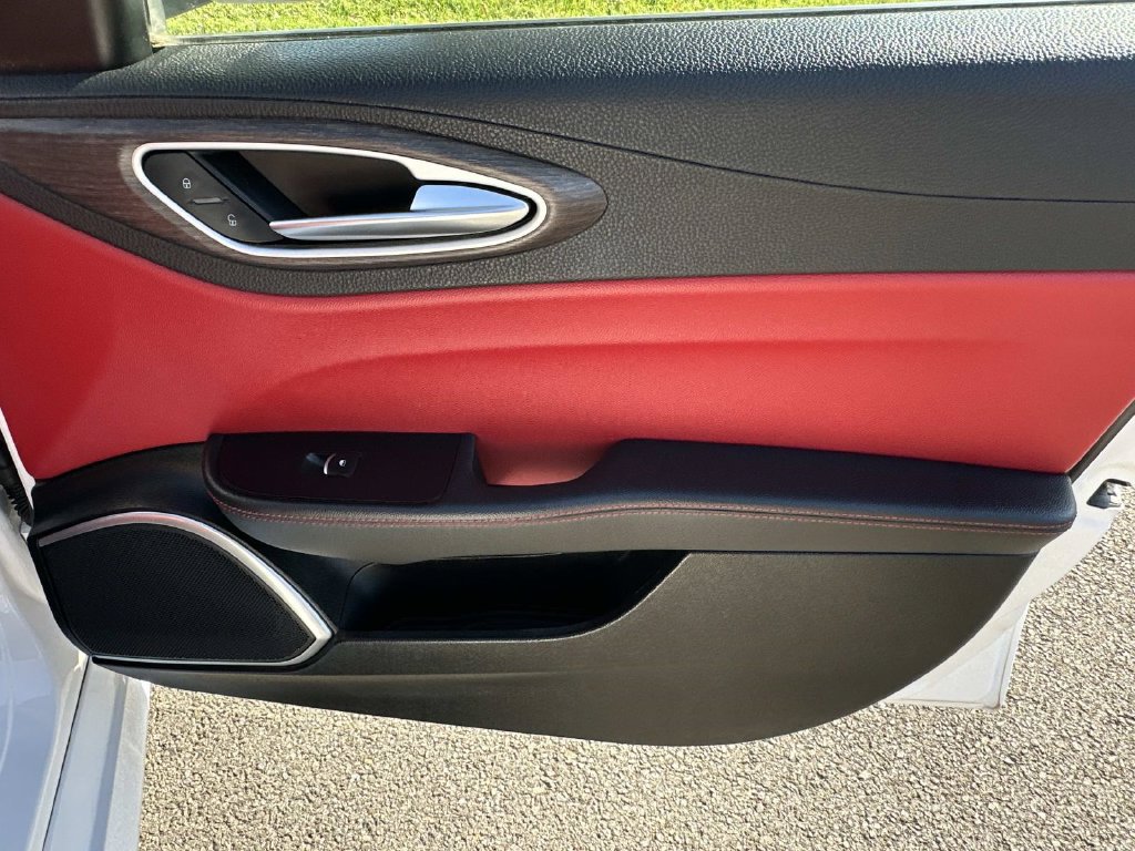 Used 2018 Alfa Romeo Giulia Ti AWD/4WD image 13