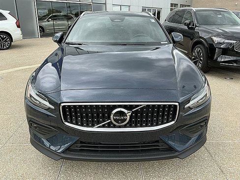 Certified 2026 Volvo V60 B5 Cross Country Plus w/ Climate Package AWD/4WD image 12