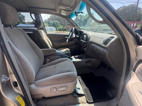 Used 2006 Toyota Sequoia SR5 AWD/4WD image 10