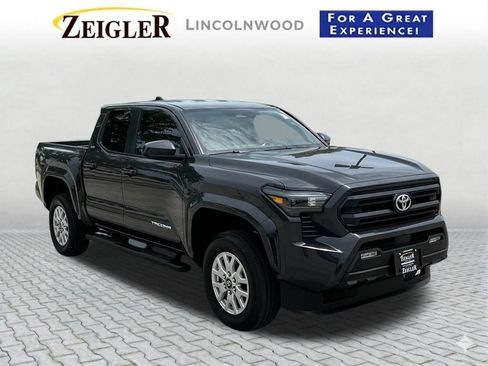 Used 2025 Toyota Tacoma SR5 AWD/4WD image 8
