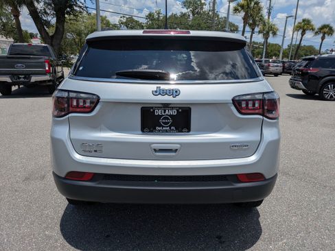 Used 2024 Jeep Compass Latitude AWD/4WD image 5