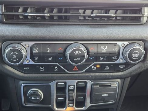 Certified 2025 Jeep Wrangler Sport S image 19