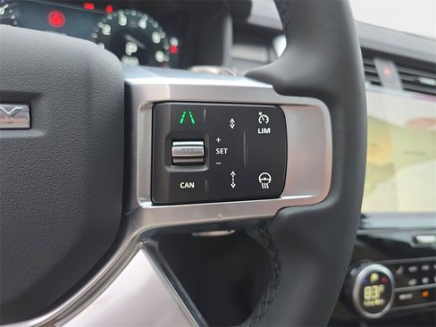 New 2026 Land Rover Discovery Dynamic SE image 19