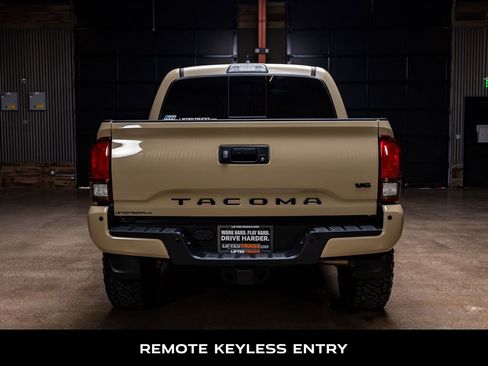 Used 2019 Toyota Tacoma TRD Off-Road w/ Technology Package image 8