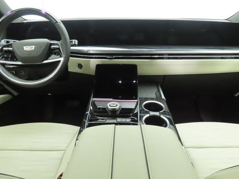 Used 2025 Cadillac Escalade ESV Sport image 13