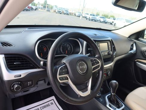 Used 2017 Jeep Cherokee Sport image 7