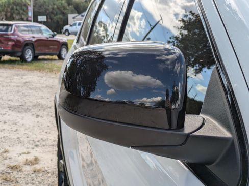 Used 2018 Jeep Grand Cherokee Laredo image 11