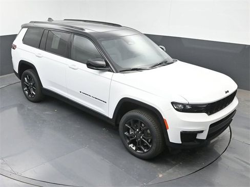 New 2025 Jeep Grand Cherokee L Limited image 39