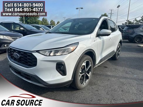 Used 2025 Ford Escape ST-Line Select w/ Tech Pack #2 AWD/4WD image 2