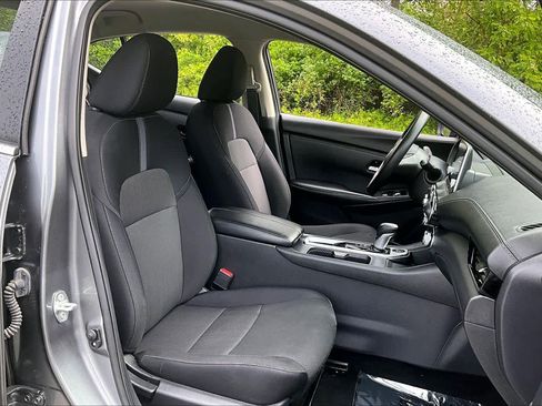 Used 2024 Nissan Sentra SV FWD image 9
