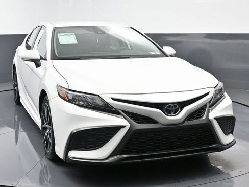 Used 2023 Toyota Camry SE image 4
