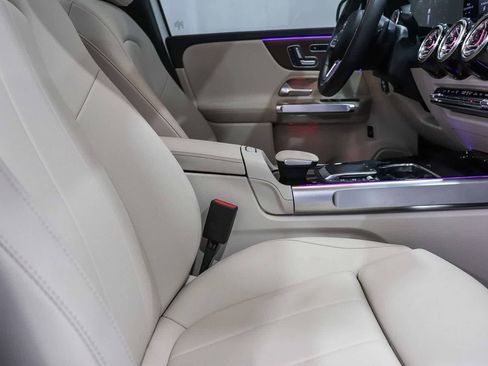 Used 2023 Mercedes-Benz GLB 250 image 17