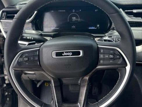 Used 2024 Jeep Grand Cherokee Limited AWD/4WD image 14