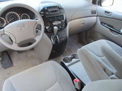 Used 2005 Toyota Sienna LE FWD image 9