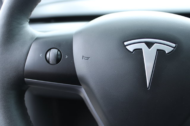 Used 2025 Tesla Model Y Long Range RWD image 15
