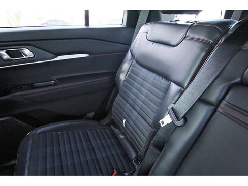 Used 2025 Ford Explorer ST-Line image 11