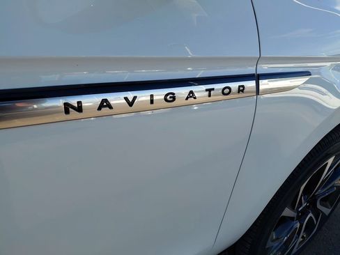 New 2026 Lincoln Navigator Reserve image 9