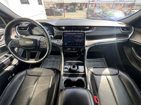 Used 2024 Jeep Grand Cherokee L Limited w/ Luxury Tech Group II image 15