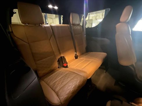 Used 2021 Cadillac Escalade Premium Luxury RWD image 18