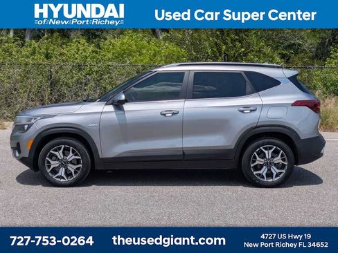 Used 2023 Kia Seltos EX AWD/4WD image 2