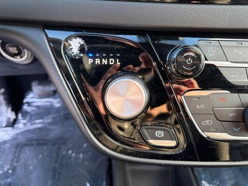 Used 2025 Chrysler Pacifica Select image 22