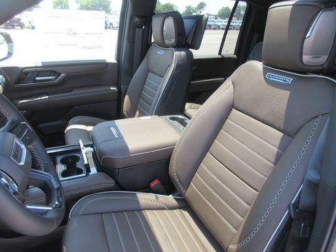 New 2026 GMC Yukon XL Denali Ultimate AWD/4WD image 11