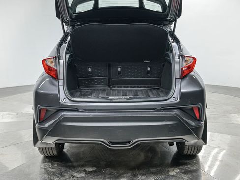 Used 2022 Toyota C-HR XLE image 6