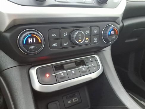 Used 2020 GMC Acadia SLT w/ Driver Alert Package II image 24