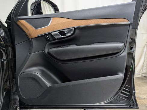 Used 2025 Volvo XC90 B6 Plus image 28