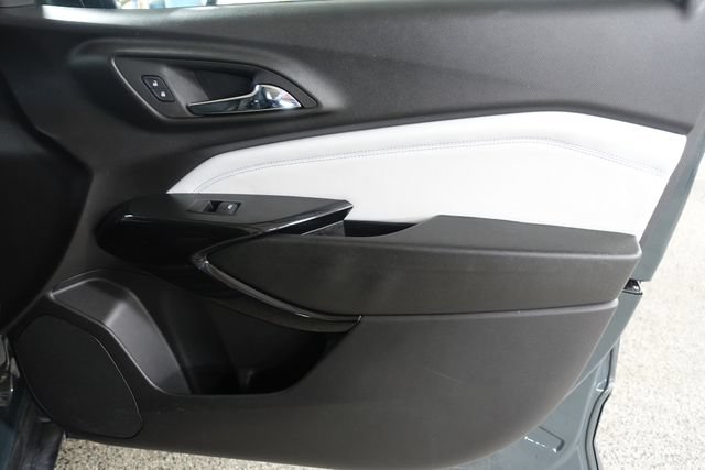 Used 2025 Chevrolet Trax LT FWD image 24