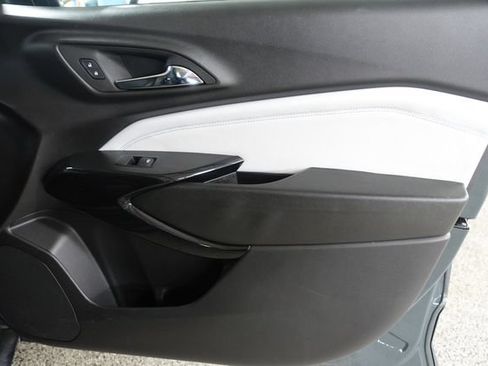 Used 2025 Chevrolet Trax LT FWD image 24