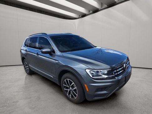 Used 2021 Volkswagen Tiguan SE w/ Panoramic Sunroof Package image 6
