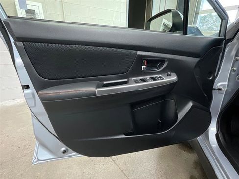 Used 2017 Subaru Crosstrek 2.0i Premium w/ Moonroof Package image 9