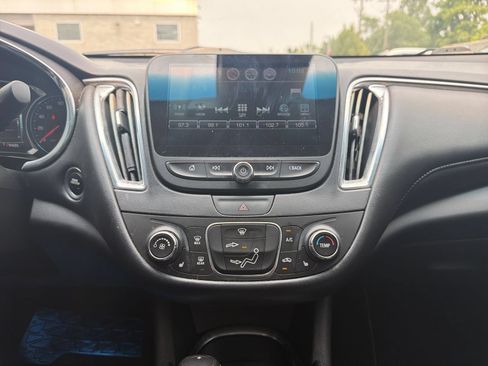 Used 2018 Chevrolet Malibu LT w/ Leather Package FWD image 28