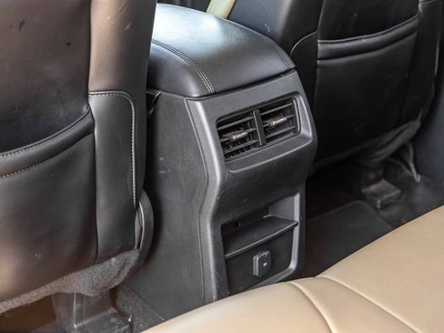 Used 2020 Ford Edge SEL FWD image 20