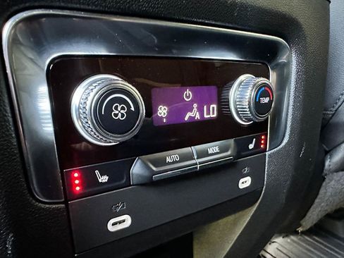 Used 2024 GMC Yukon AT4 w/ Technology Package AWD/4WD image 22