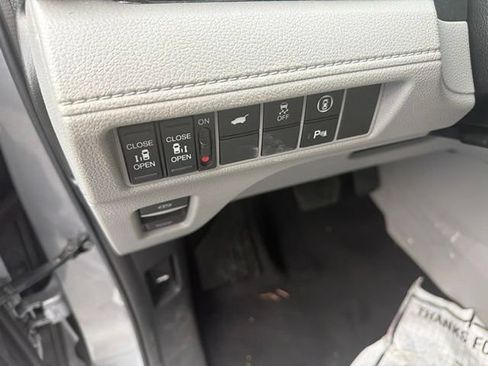 Used 2023 Honda Odyssey Touring image 16
