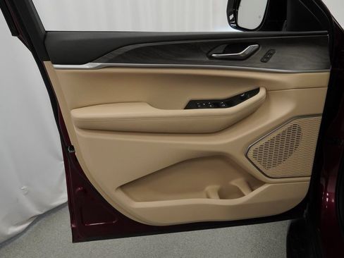 Certified 2025 Jeep Grand Cherokee L Limited w/ Luxury Tech Group II AWD/4WD image 44