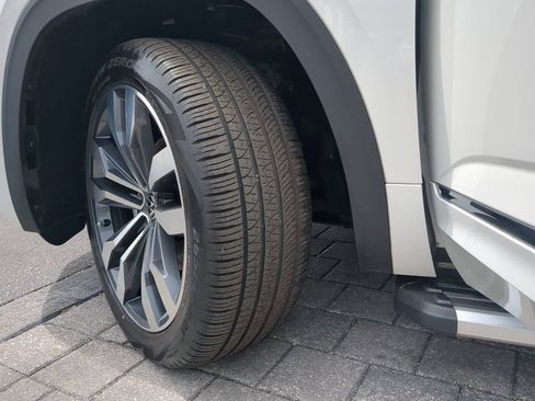 Certified 2023 Volkswagen Atlas Cross Sport SEL Premium R-Line AWD/4WD image 39