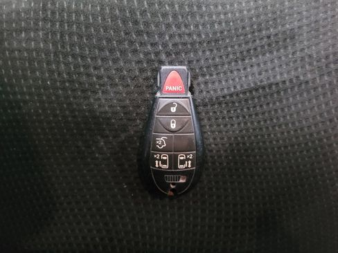 Used 2016 Dodge Grand Caravan SXT FWD image 32