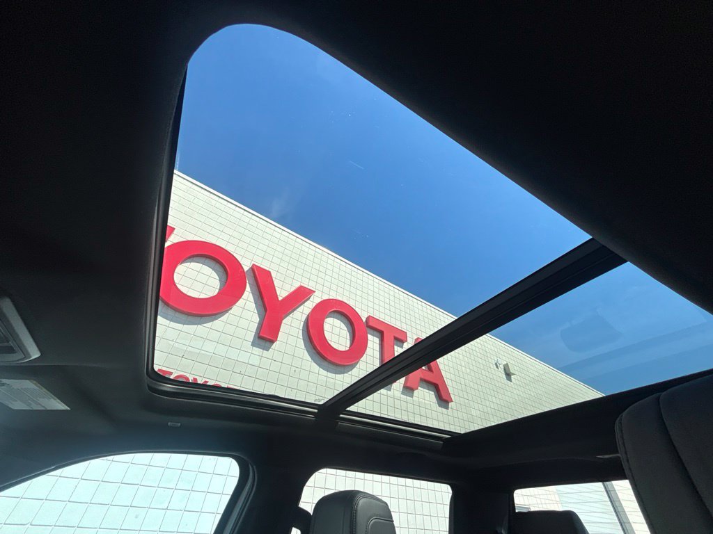 Used 2025 Toyota Tundra Limited AWD/4WD image 18