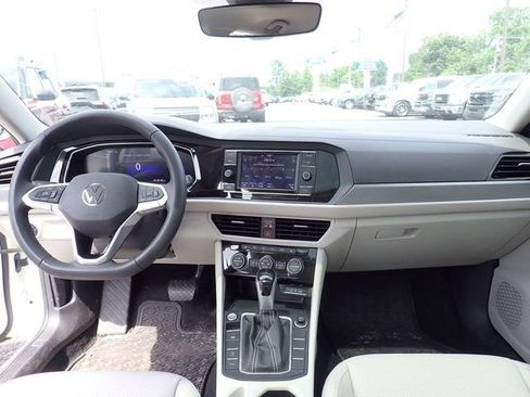 Used 2024 Volkswagen Jetta SE w/ Panoramic Sunroof Package FWD image 13