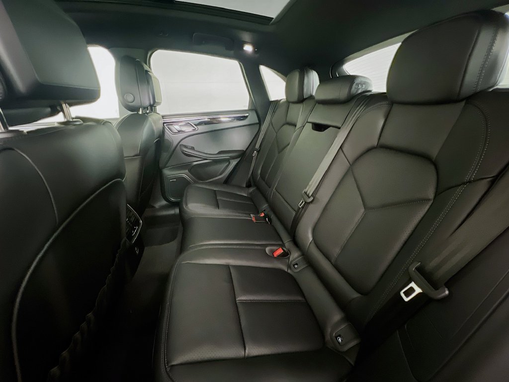 Certified 2026 Porsche Macan AWD/4WD image 24