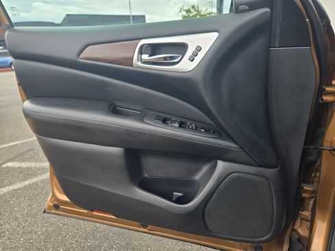 Used 2017 Nissan Pathfinder Platinum w/ Cargo Package AWD/4WD image 18