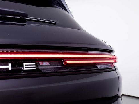 Used 2025 Porsche Cayenne image 16