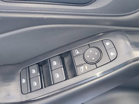 Used 2024 Nissan Rogue S AWD/4WD image 32