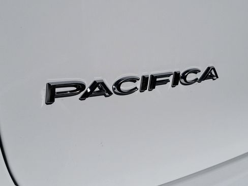 New 2026 Chrysler Pacifica Pinnacle image 29