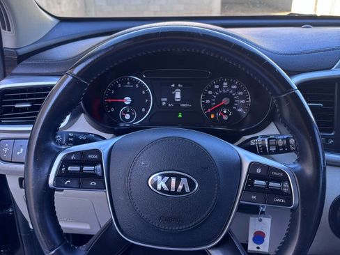 Used 2019 Kia Sorento LX w/ LX Convenience Package image 9