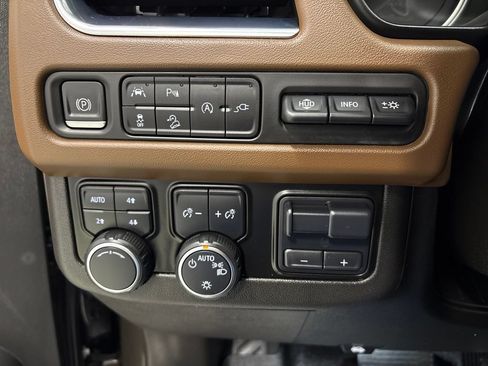 Used 2021 Chevrolet Suburban High Country w/ Premium Package AWD/4WD image 23