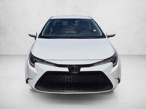 Used 2020 Toyota Corolla LE FWD image 2